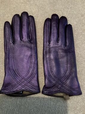 Women's Purple Leather Gloves - Classic Stitched Design